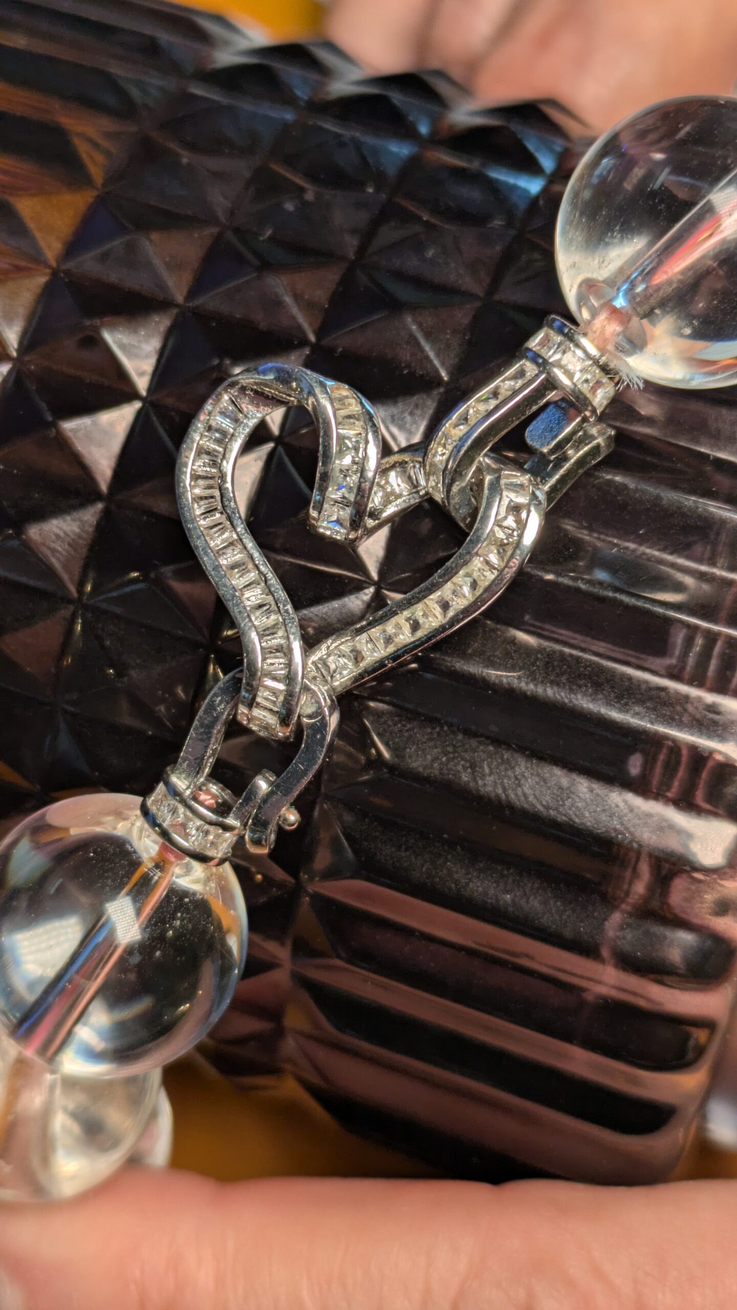 Collier en perles de cristal de roche transparentes - Collection Blanc & Noir – Image 2